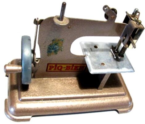 VINTAGE - PIQ-BIEN MARRON - Machine à coudre enfant – Image 2